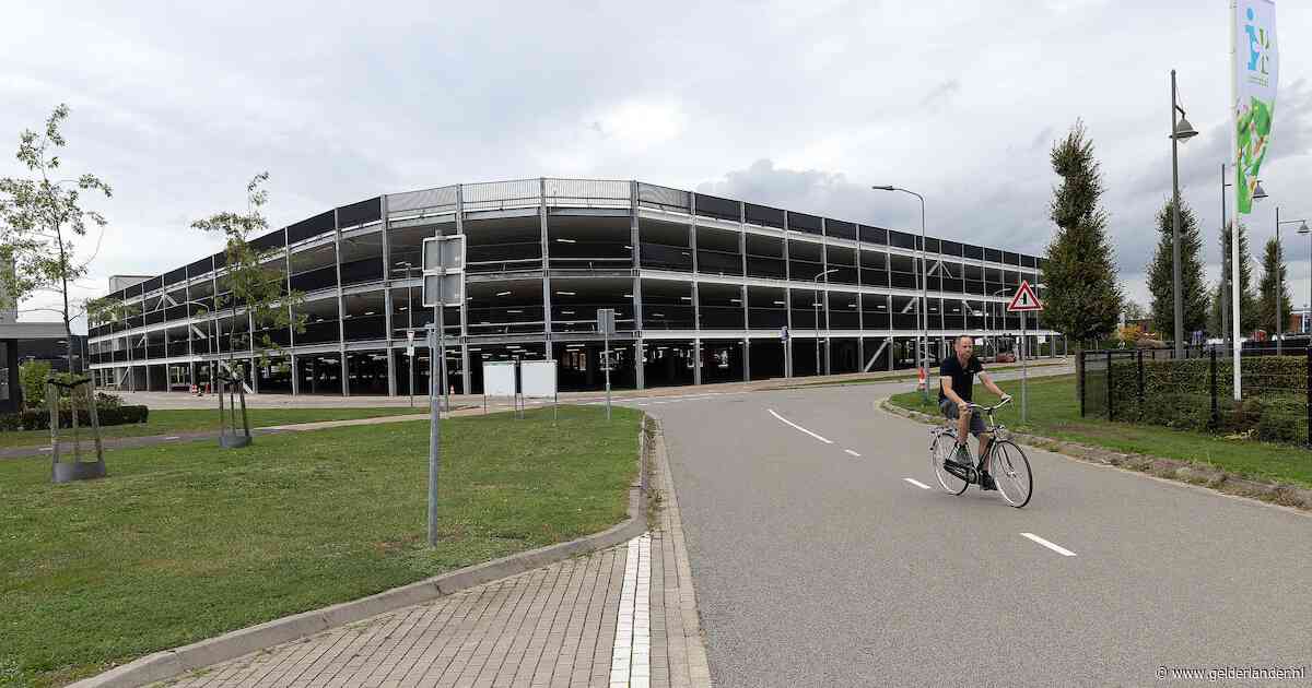 Nieuwste kerstattractie van Nederland is open, maar parkeergarage met 1200 plekken nog niet