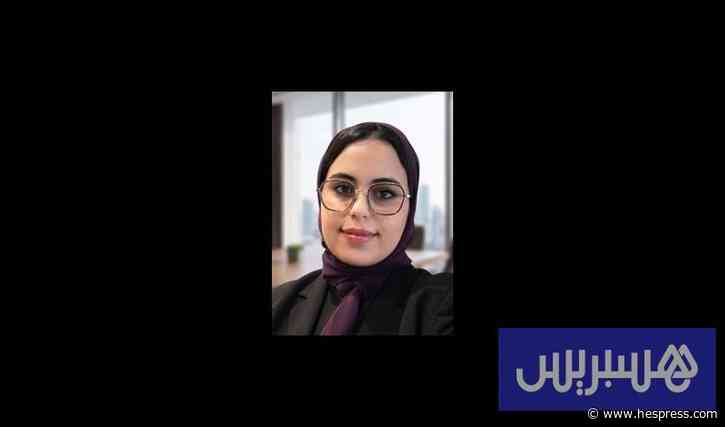 أزهار تقلدني في السقوط