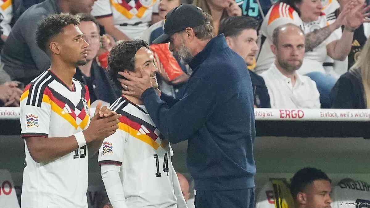 "Es war surreal": Debütant Baur schreibt Geschichte und bekommt Klopp-Küsschen