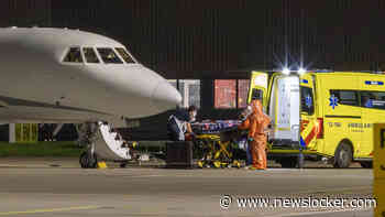Hulpverlener met ebola met ambulancevliegtuig aangekomen op Schiphol: behandeling in Leiden