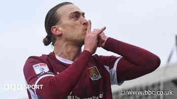 Striker Eaves returns to Gillingham