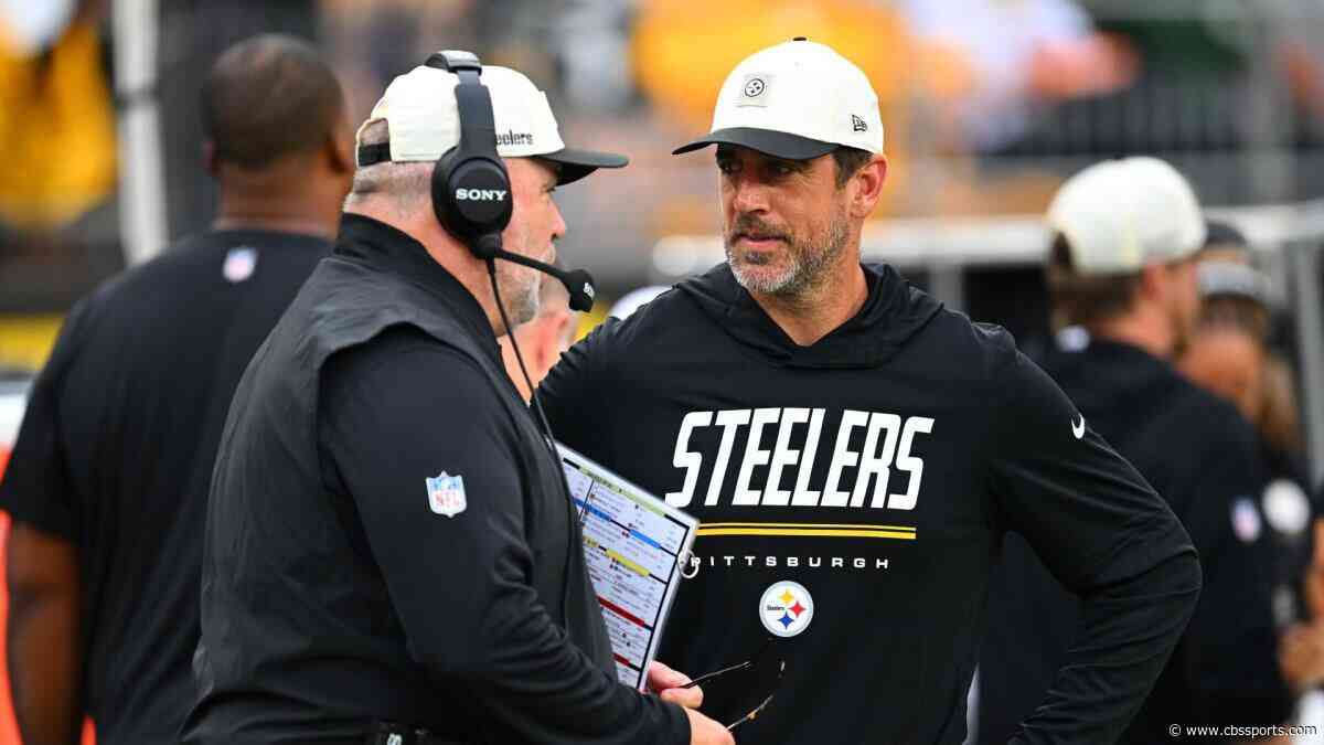 LOOK: Aaron Rodgers' heated exchange with Mike McCarthy caught on camera during Steelers-Browns