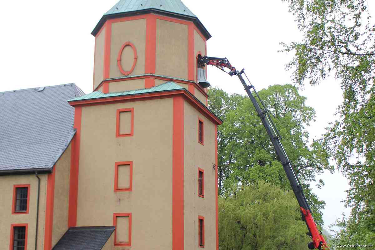 Glockenweihe im Erzgebirge: Drei neue Bronzeglocken für die Elisabethkirche in Zethau