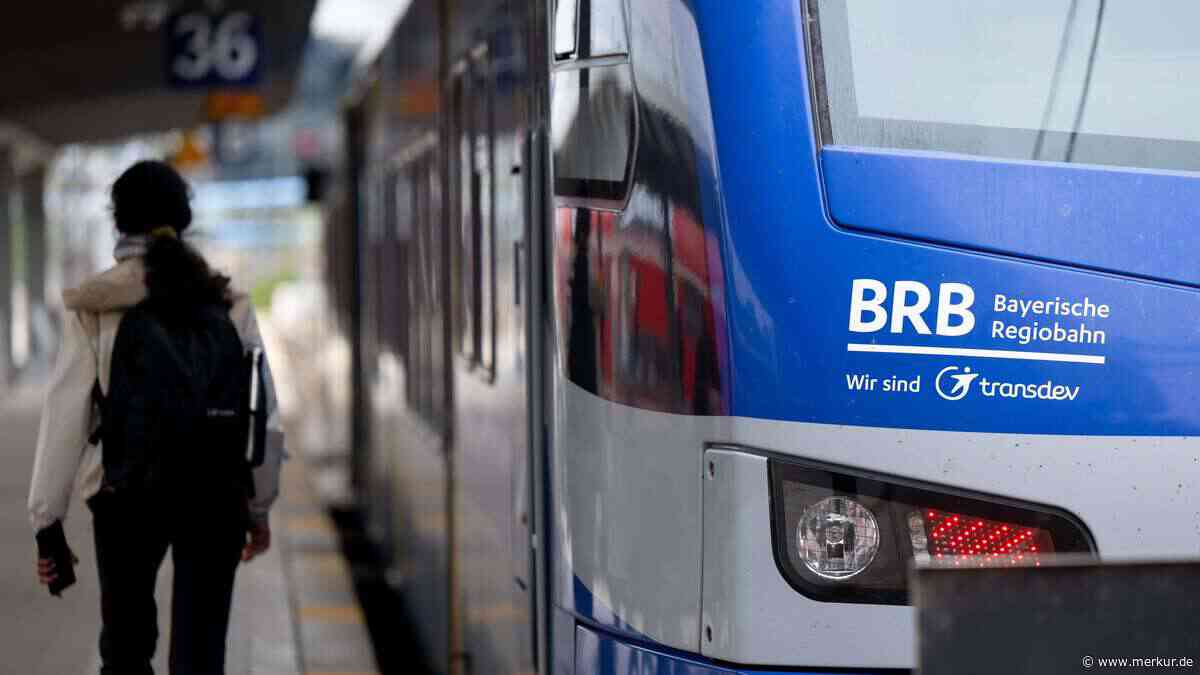 Chaos auf der Schiene: dreimal umsteigen auf wichtiger Bahnstrecke in Bayern