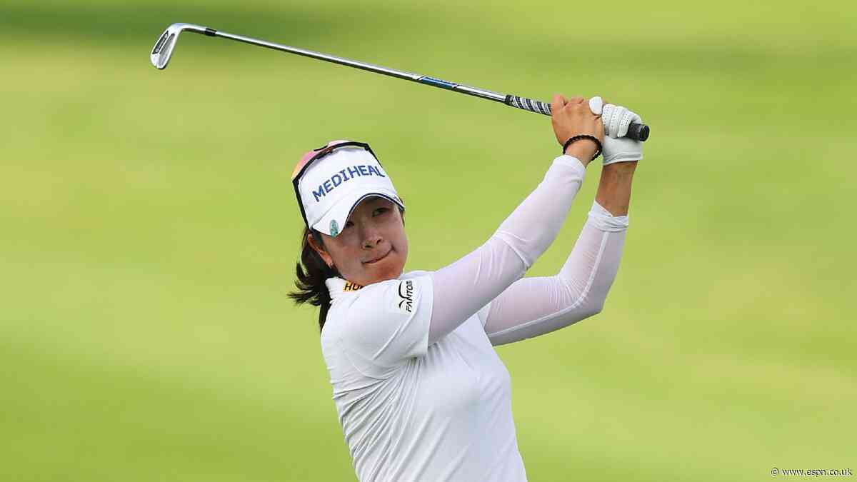 A Lim Kim shoots 65 to take 1-shot lead at rainy Hoakalei