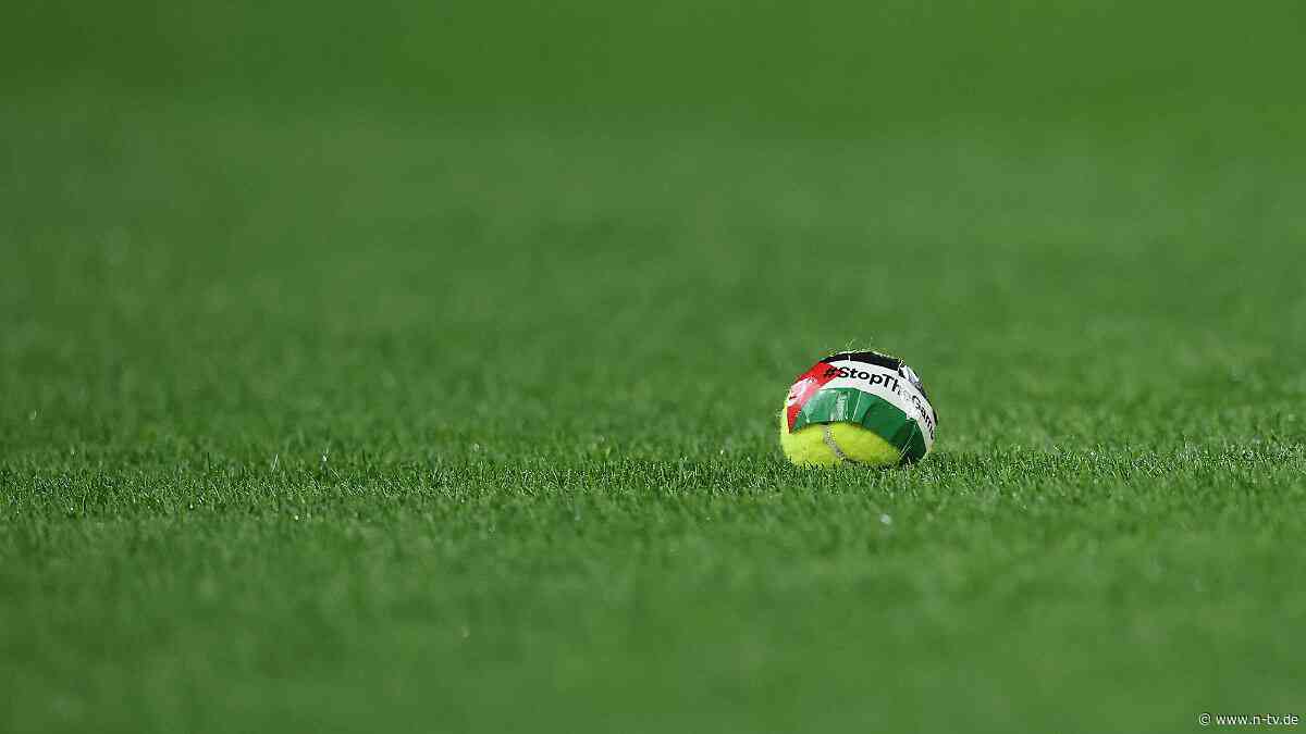 Flitzer und Tennisball-Hagel: Proteste unterbrechen Nations-League-Spiel