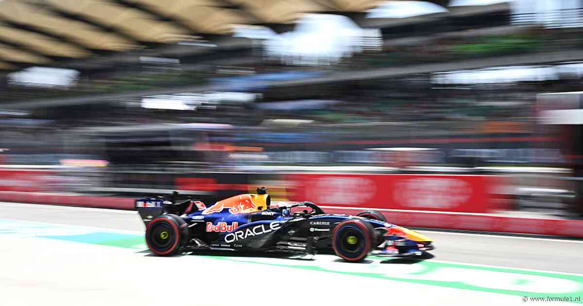 VT1 GP Bahrein in Maleisië: Verstappen troeft Mercedes af in tropische omstandigheden