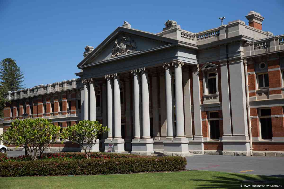 Govt mulls crackdown on migration lawyers