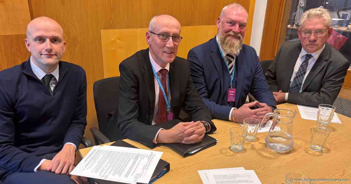 Transport secretary meets Cumbrae ferry group over service