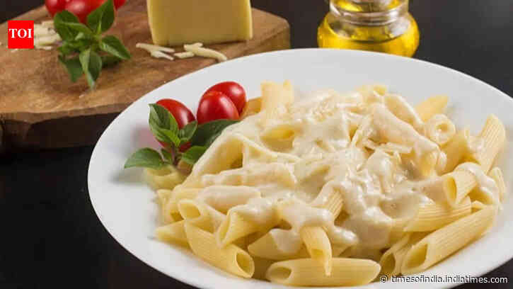 How to make no-maida white sauce pasta at home (5 healthy substitutes inside)