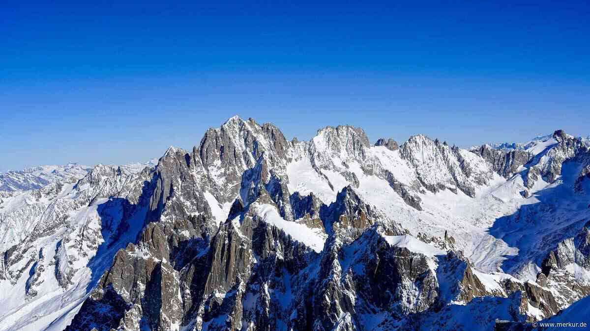Alpinist hängt zwölf Stunden bewegungslos am Seil – Nebel blockiert Rettung am Mont Blanc