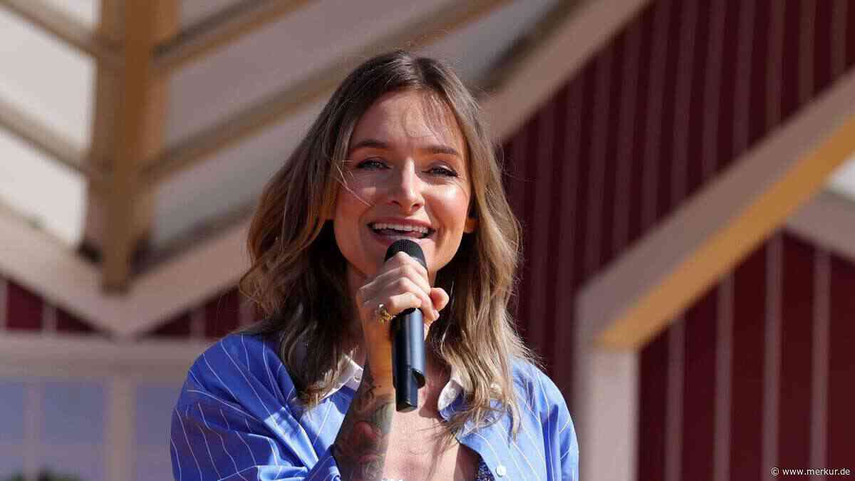 Schlagerstar Sarah Zucker meldet sich nach Babypause zurück: „Mein Herz ist voll“