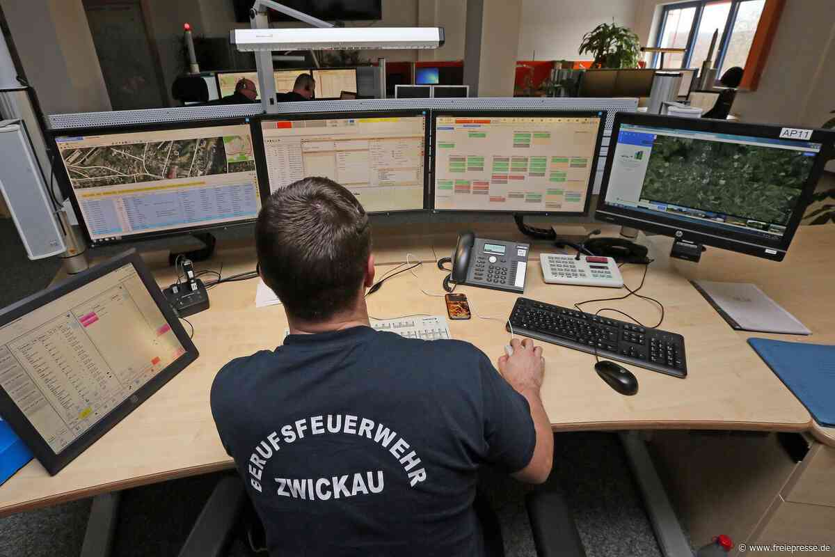 Mysteriöser Einsatz an B 175 in Langenbernsdorf: Helfer suchen vergeblich nach Unfallauto