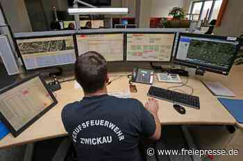Mysteriöser Einsatz an B 175 in Langenbernsdorf: Helfer suchen vergeblich nach Unfallauto