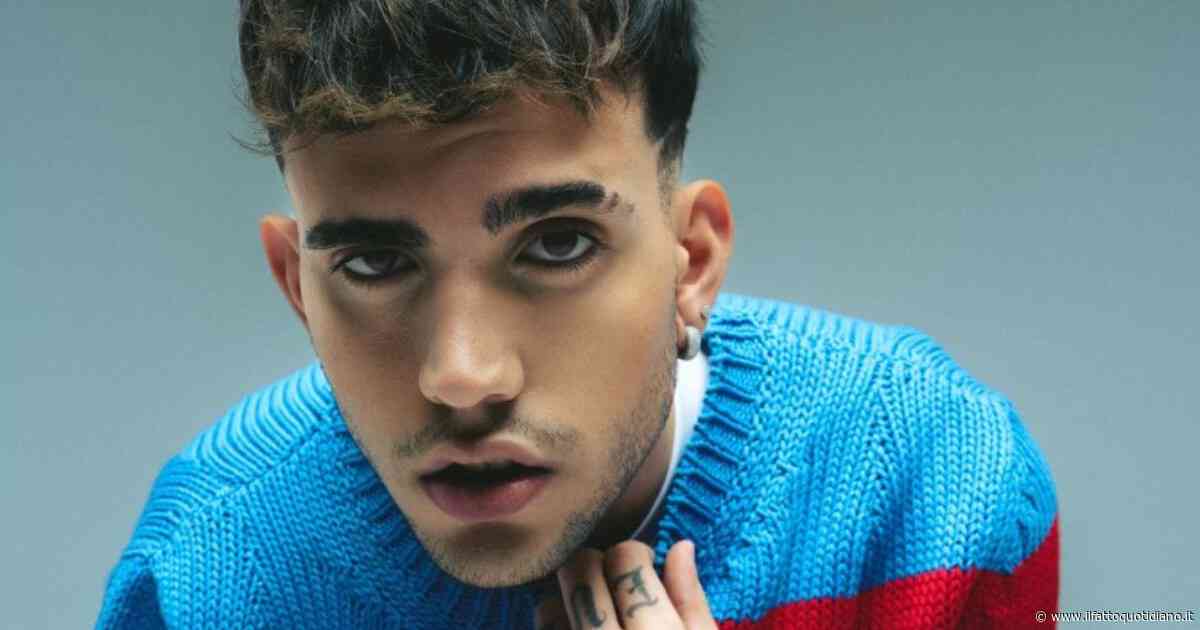 Il tormentone “Loca” porta AKA 7even in tribunale: il cantante di “Amici” rinviato a giudizio dopo la denuncia di Lema, che sostiene di aver scritto il brano nel 2019 con il titolo “Loka”