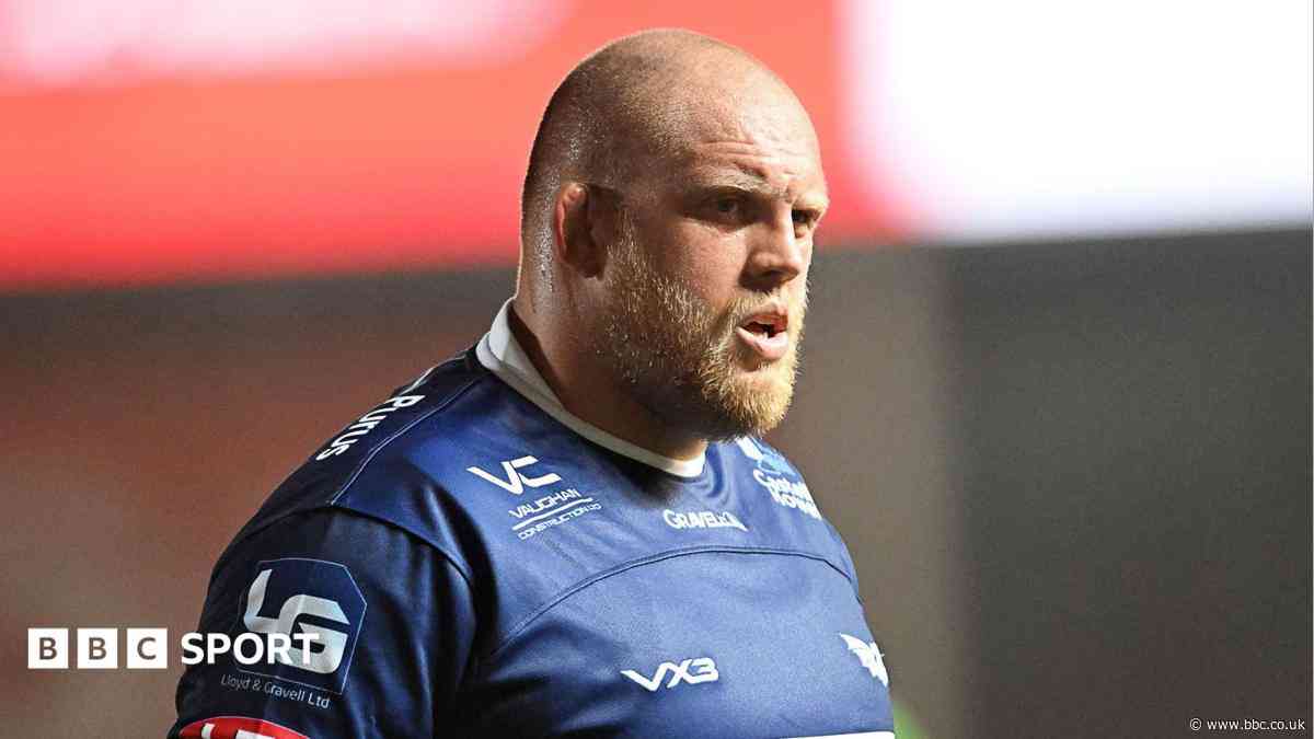 Scarlets' Domachowski out for two months