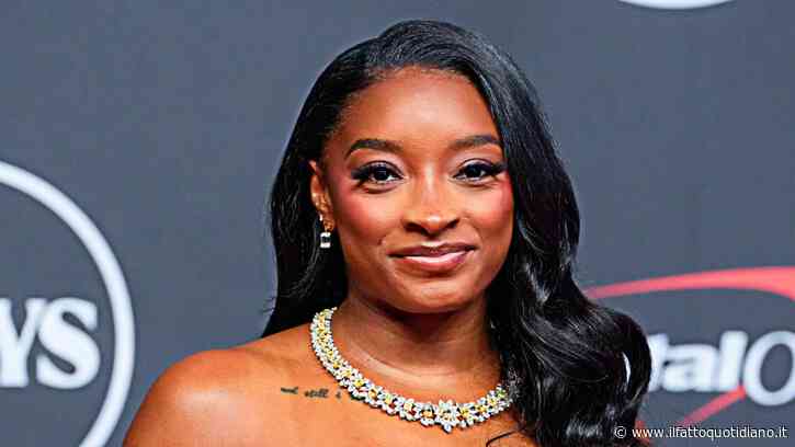 “Vedevo la mia pelle desquamarsi, tutto è iniziato prima delle Olimpiadi. Ho due patologie”: Simone Biles racconta la sua malattia