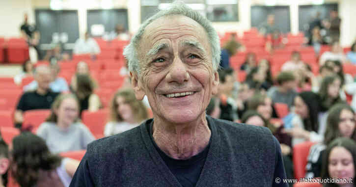 “Ero in ospedale, con un tubo in gola. A un’infermiera chiesi: ‘Sto per morire?’. E lei: ‘Eh, prima o poi tutti dobbiamo morire’. Ho sbottato: ‘Bella risposta del ca**o!'”: parla Roberto Vecchioni