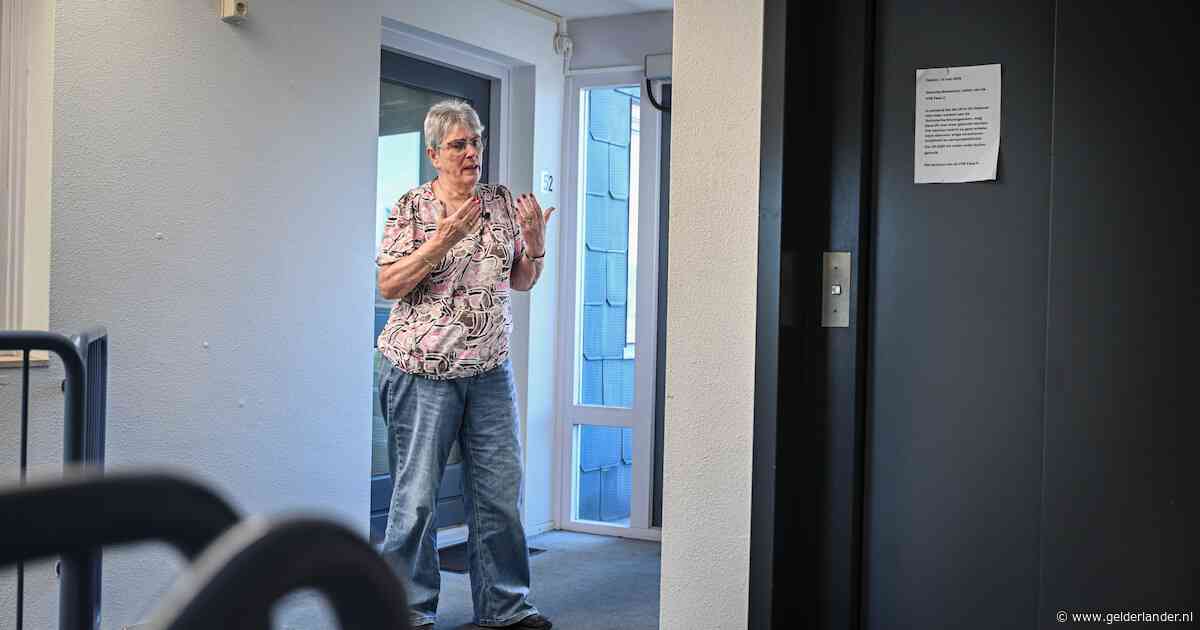 Bestuur van vve zet lift uit, waardoor ernstig zieke Thea haar huis niet uit kan: mag dat zomaar?