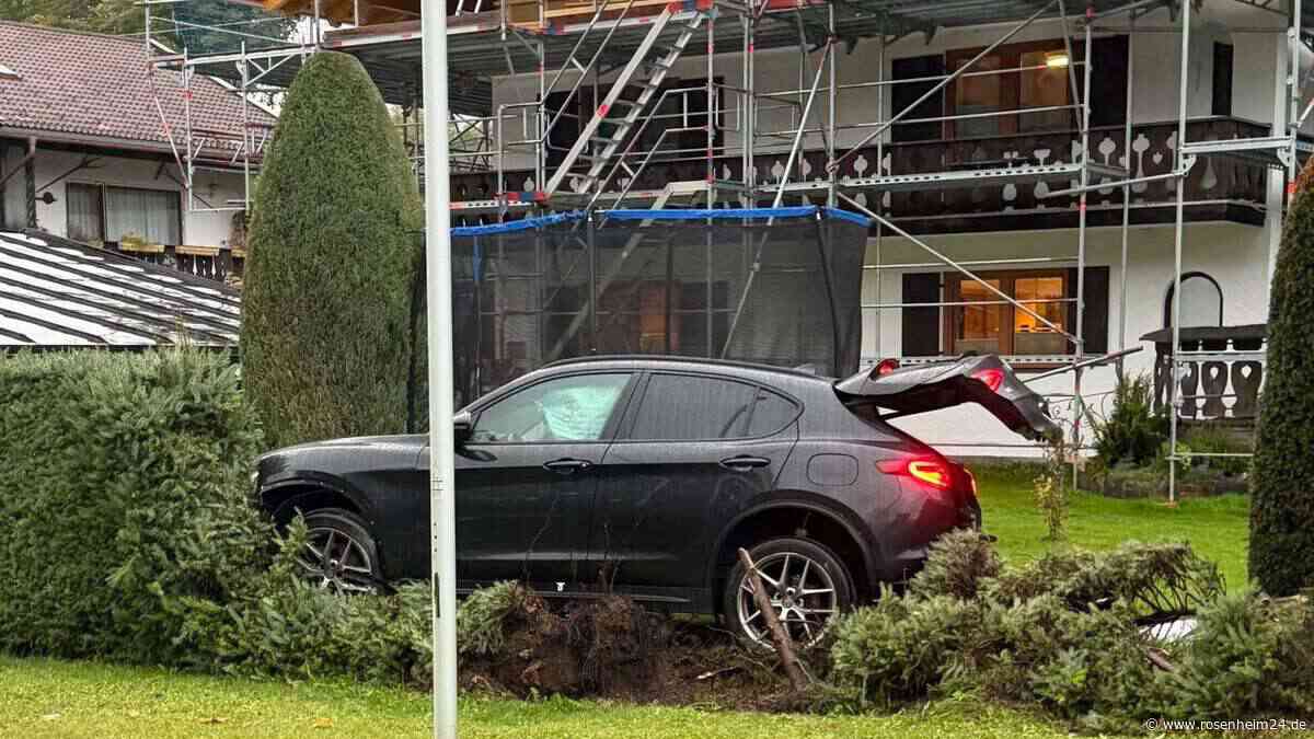 Einbruch in Waffengeschäft in Tirol: Täter fliehen nach Oberbayern – Einsatz dauert an