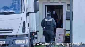Polizeiaktion gegen Nazi-Musik - 33.000 Tonträger gefunden