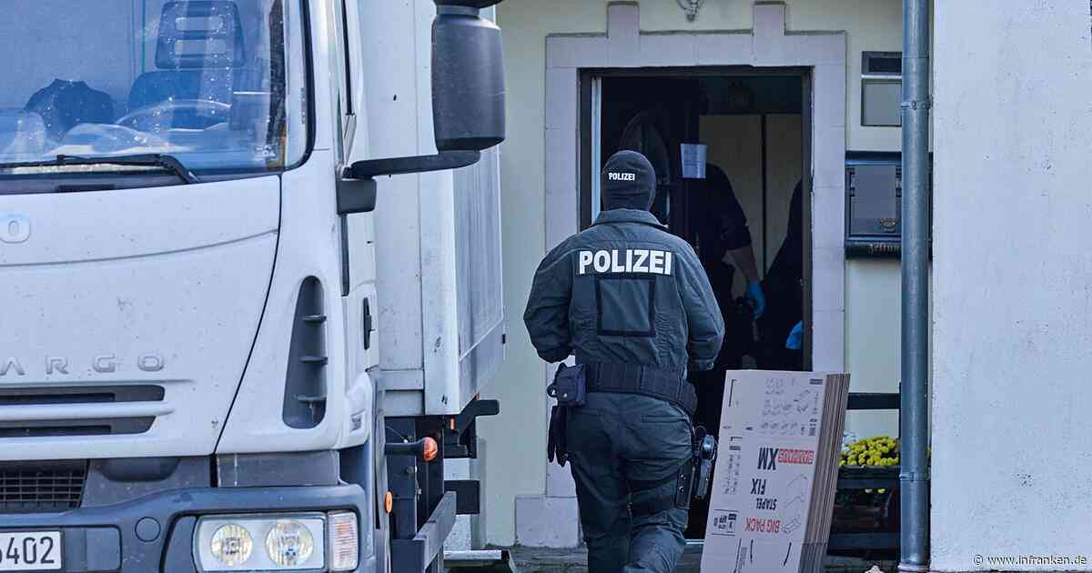 Polizeiaktion gegen Nazi-Musik - 33.000 Tonträger gefunden