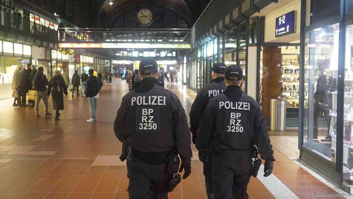 Mann liegt reglos am Hauptbahnhof auf dem Boden – Polizei misst extremen Pegel