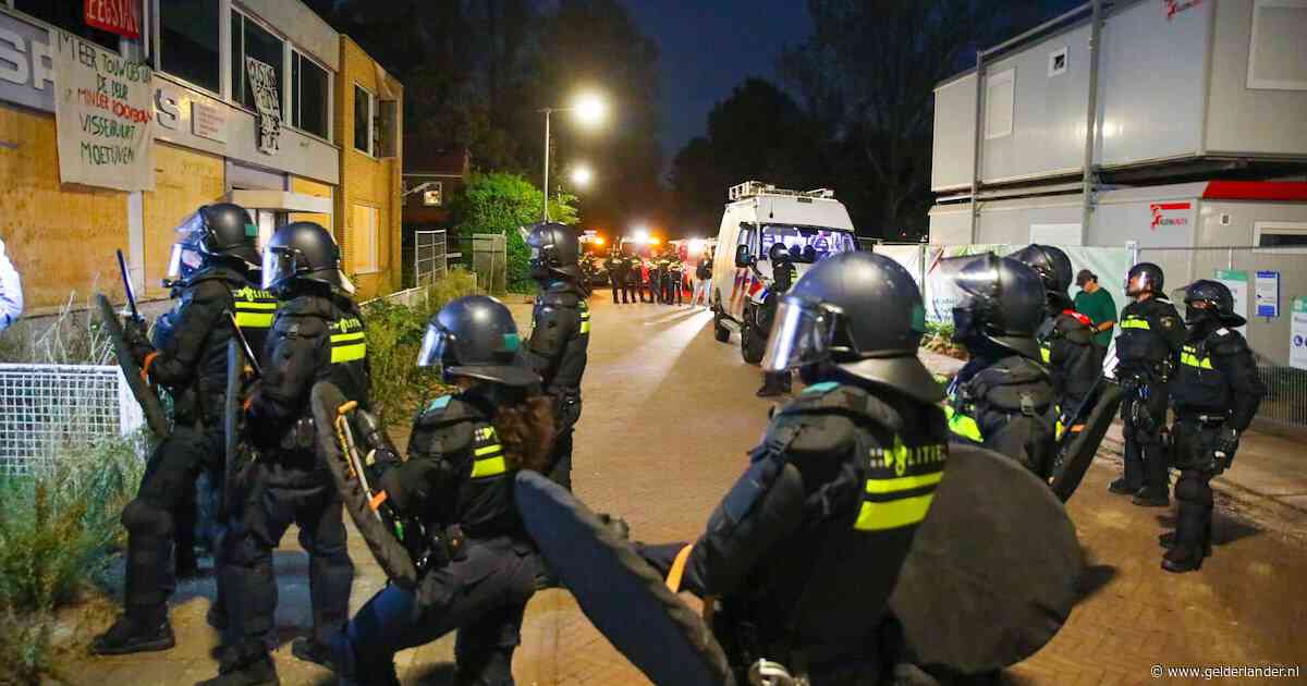 Politie haalt 17 krakers uit pand in Arnhem-Zuid, weinig steun uit de buurt voor actie