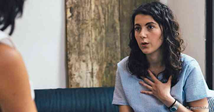 Three obvious signs someone’s lying to you, according to an FBI-trained expert