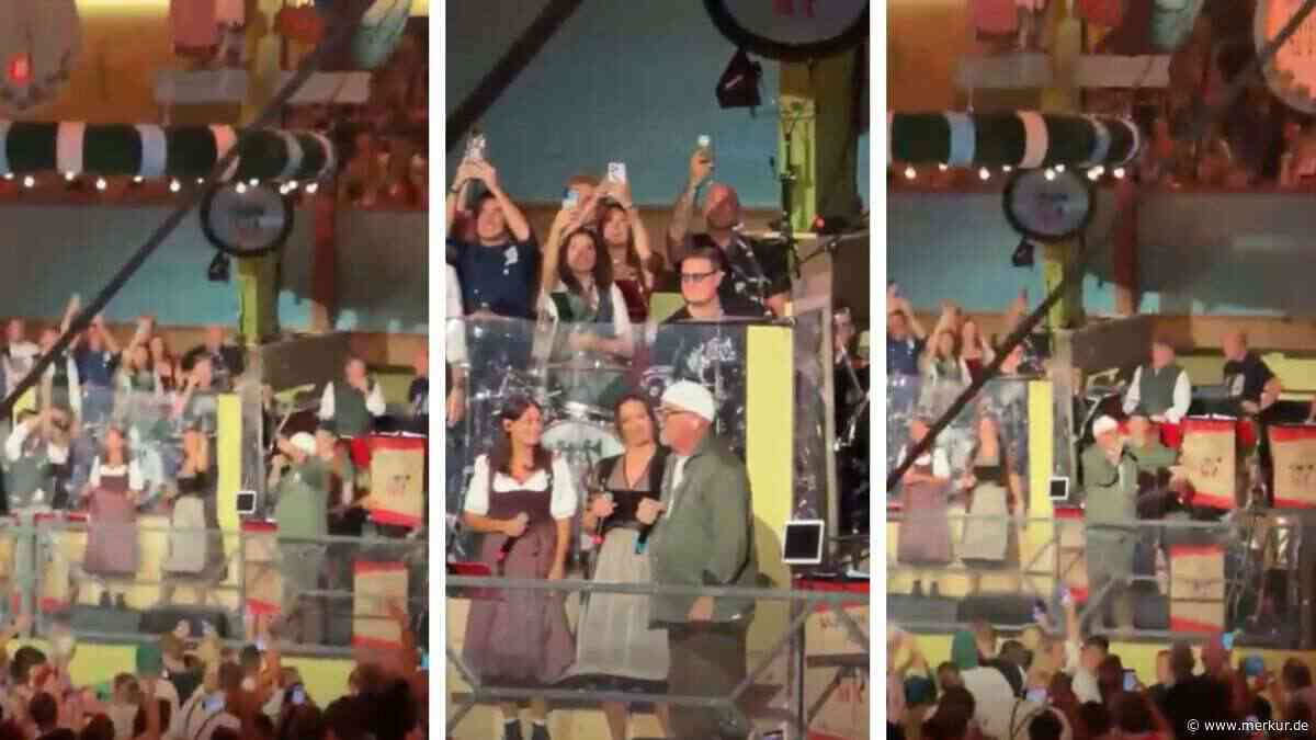 Bekannter Schlagersänger taucht plötzlich in Wiesnzelt auf – sofort singen Gäste lautstark seine Hits