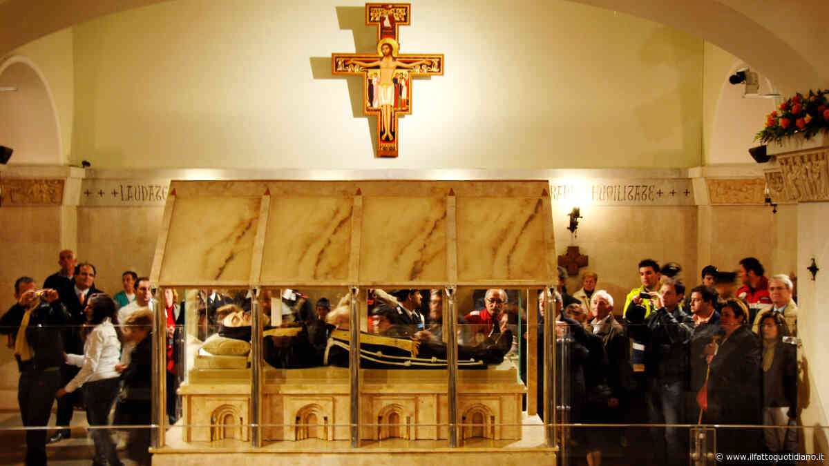 Fedeli per Padre Pio in crisi, al santuario di San Giovanni Rotondo licenziamento per 38 sacristi