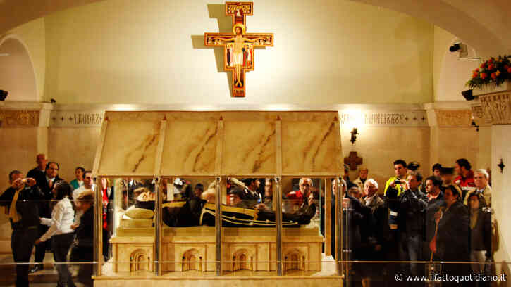 Fedeli per Padre Pio in crisi, al santuario di San Giovanni Rotondo licenziamento per 38 sacristi