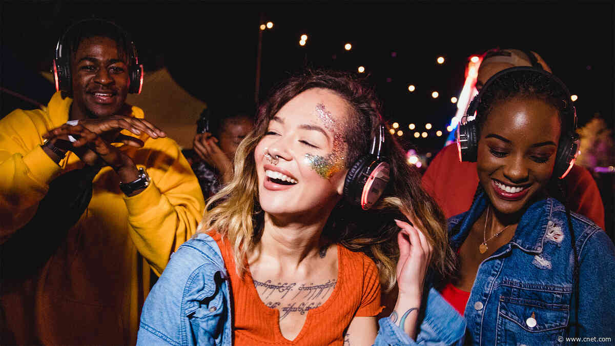 Auracast Unlocked: Radio for the Bluetooth Age 