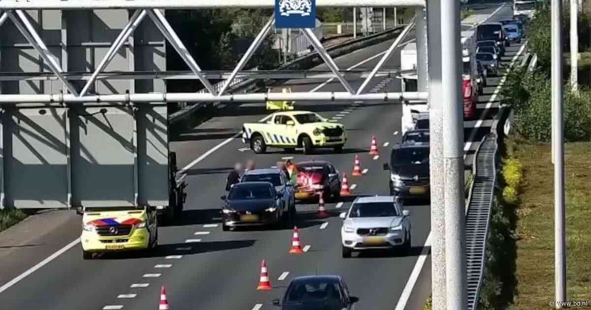 Ongeval met drie auto’s op A58 bij Best, verkeer richting Eindhoven omgeleid via Den Bosch