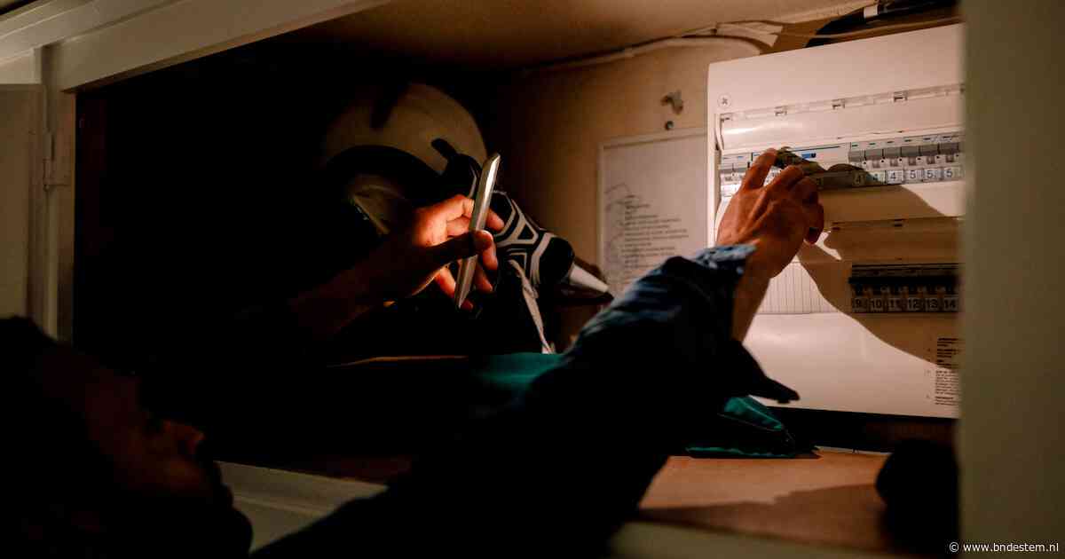 Met hulp van een elektricien haal je nog meer uit de stekkerbatterij in huis