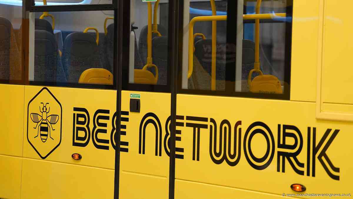Bee Network bus seen on wrong side of M67 as it drives into oncoming traffic