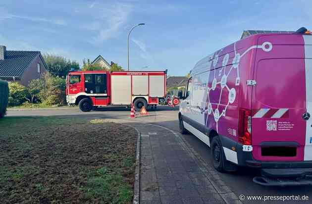 FW Niederkrüchten: Feuerwehr sichert beschädigte Gasleitung in Niederkrüchten / Bagger beschädigt Zuleitung zu Wohnhaus am Eibenweg, Energieversorger sperrt Leitung ab