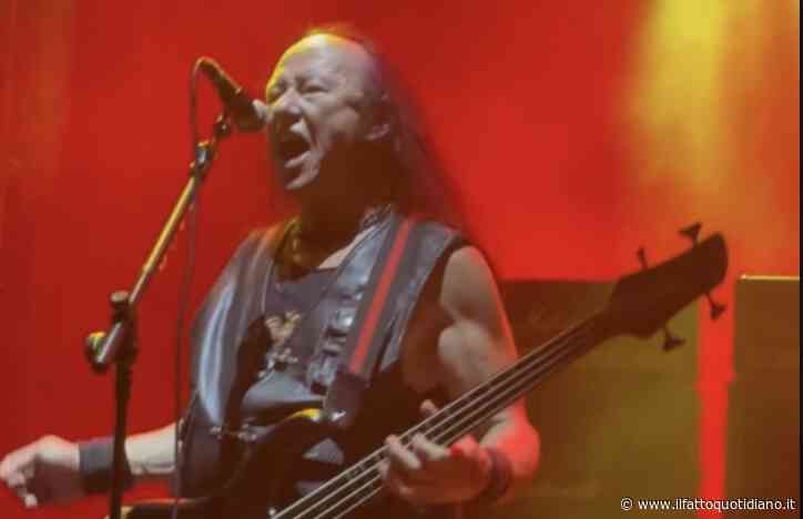 È morto all’età di 63 anni Conrad “Cronos” Lant, era il cantante e bassista dei Venom: “Ha creato qualcosa che ha cambiato per sempre la musica heavy”