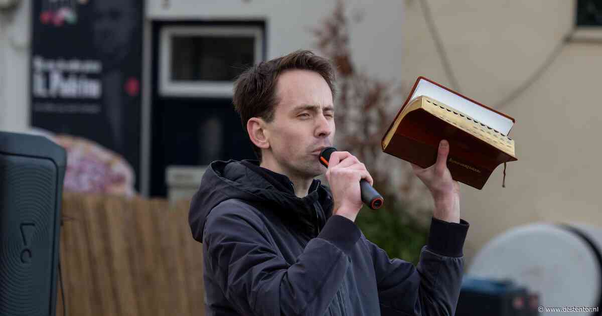 Hij is niet welkom in Notter, dus richt omstreden gebedsgenezer Kloens zich nu op Rijssen