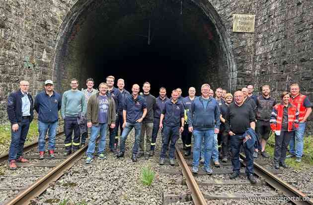 FW-OE: Feuerwehr Kirchhundem besichtigt Rahrbacher Tunnel während der Streckensperrung