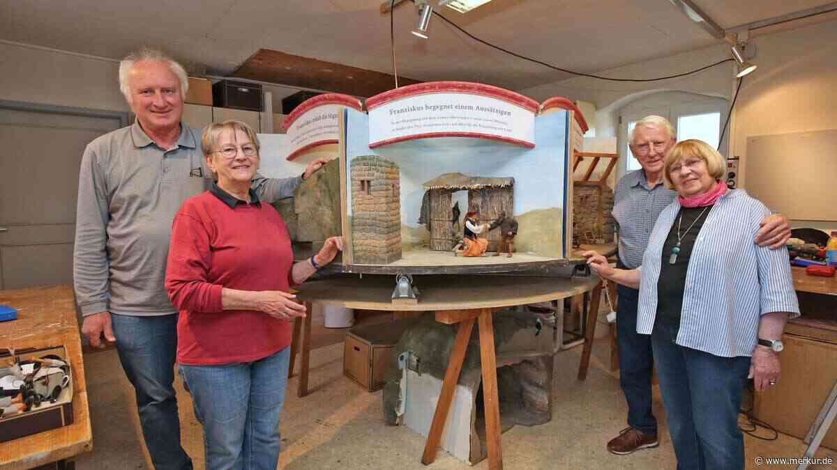 „So etwas gibt es sonst nirgends“: Krippenverein in Oberbayern zeigt Franz von Assisi auf einzigartiger Drehbühne