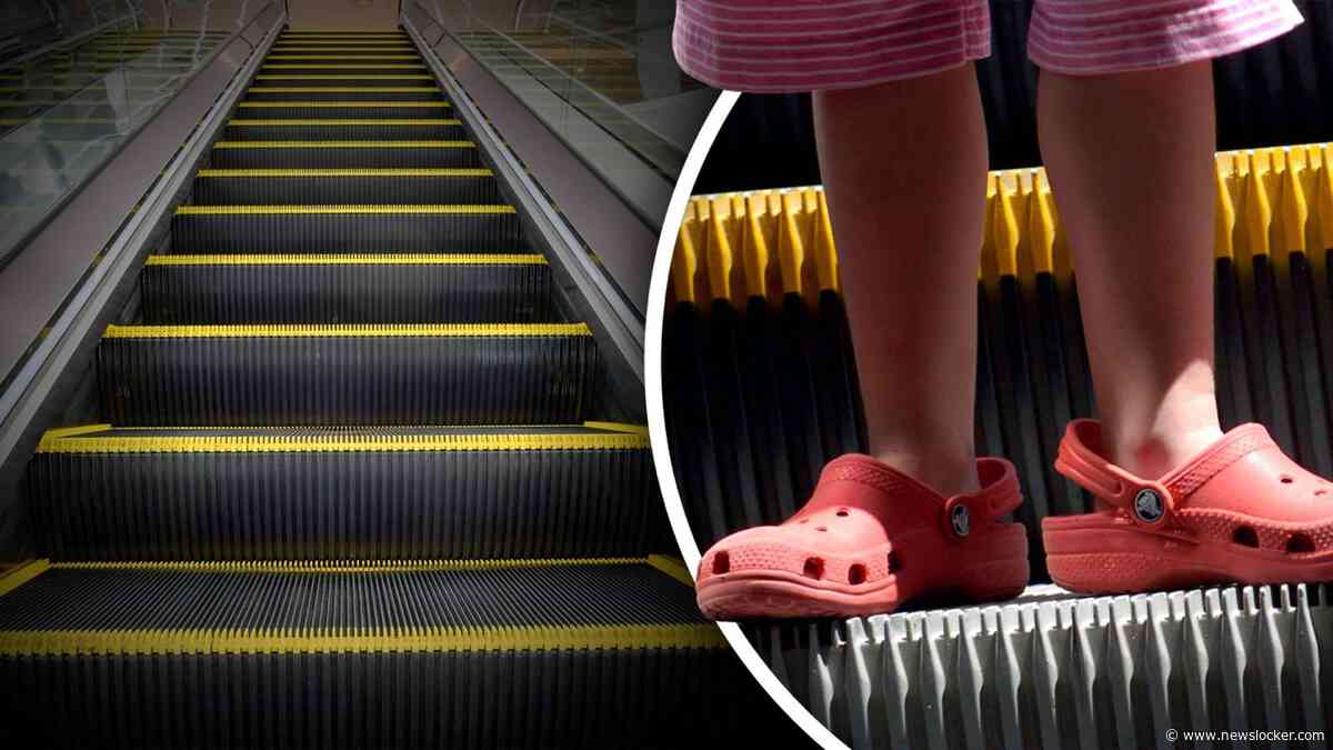 Crocs op roltrap kunnen levensgevaarlijk zijn: ’Kan een soort gehaktmolen worden’