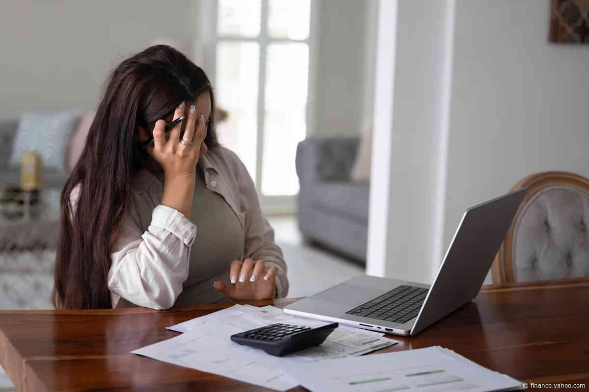 Even high earners are living paycheck to paycheck this year, survey shows