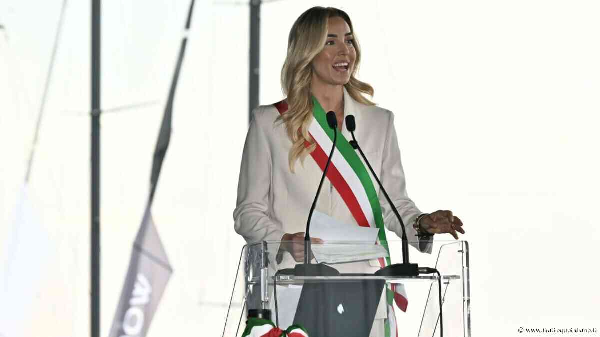 Salis esclusa dal palco al Salone nautico di Genova: se l’obiettivo era oscurarla, è andata esattamente al contrario