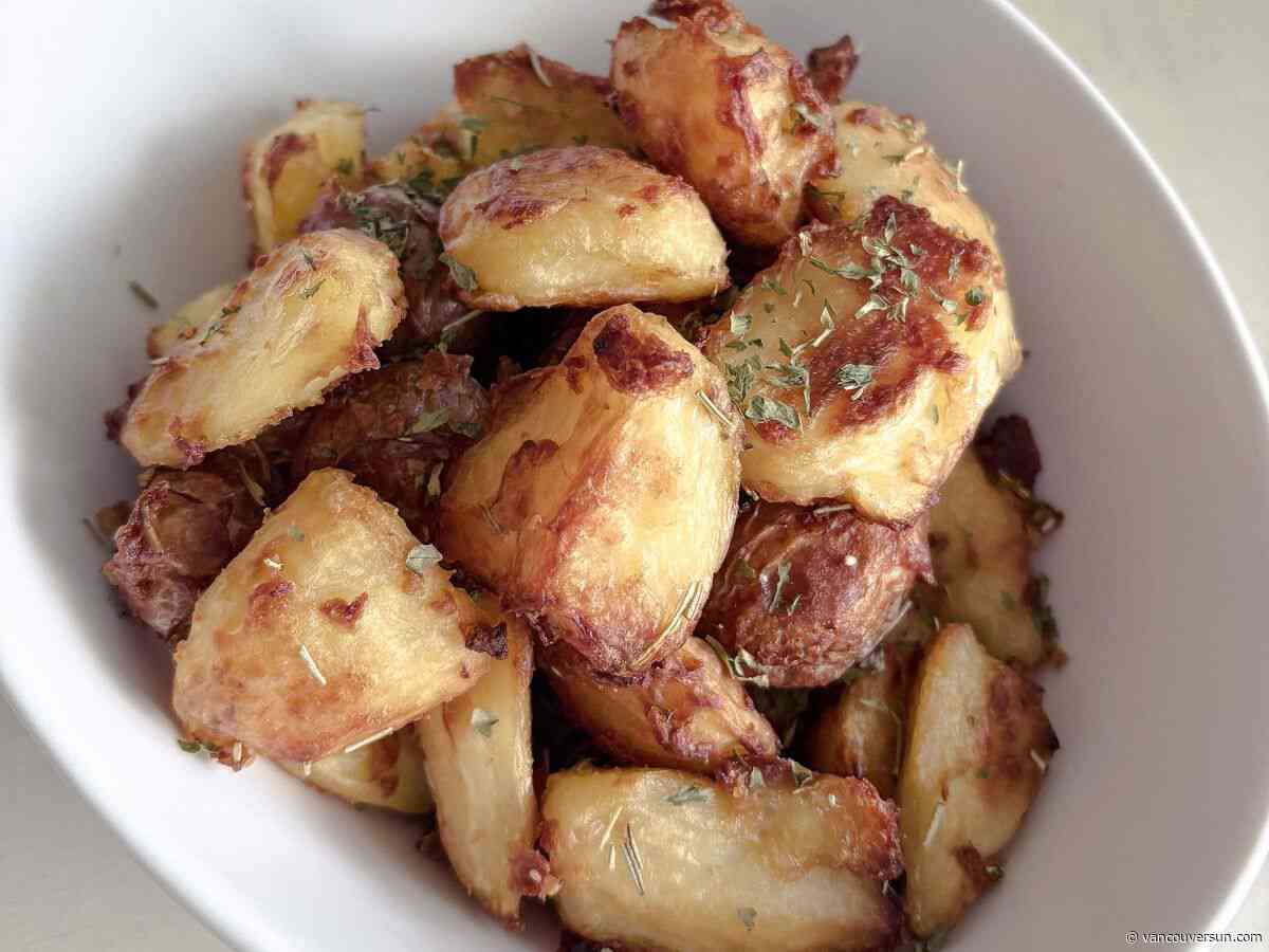 Recipe: These crispy garlic and rosemary roasted potatoes always impress
