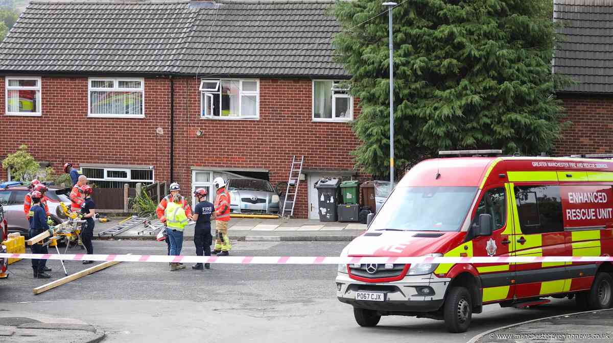 Mossley crash RECAP as police tape off street after car ploughs into house
