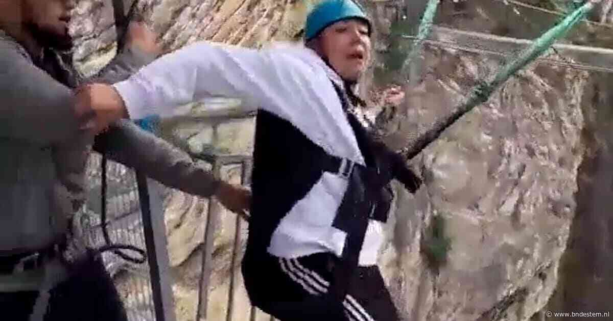 Virale beelden van huilende vrouw die 80 meter diep een ravijn in wordt geduwd ‘komen uit promotiefilmpje’