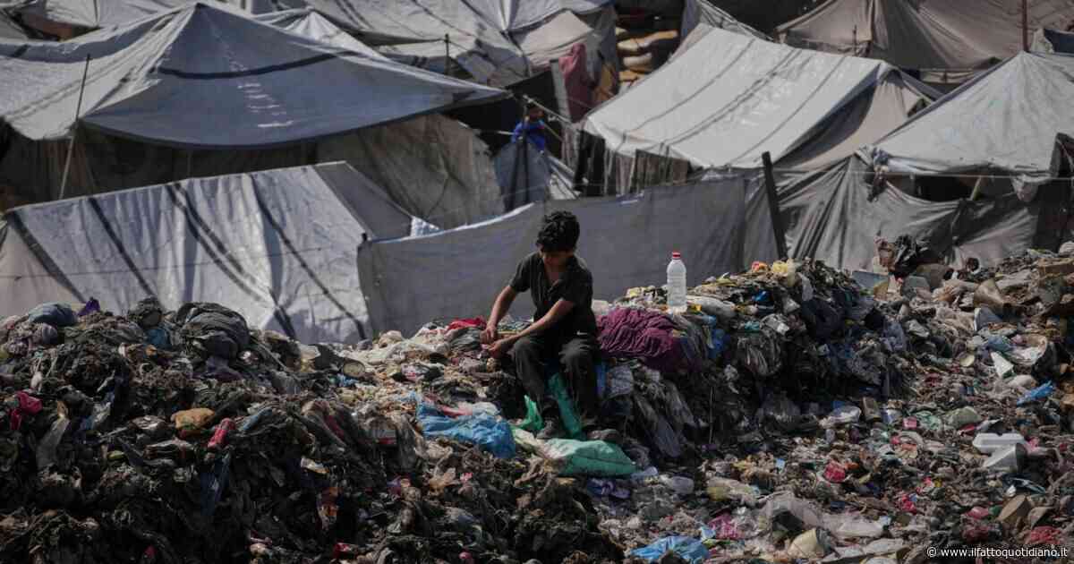 Occuparsi dei migranti non è solo un problema amministrativo: ci sono rischi biologici, psicologici e sociali