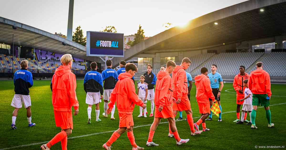 LIVE EK-kwalificatie | Jong Oranje maakt snel gelijk in Slovenië, Oufkir scoort na schot van Steur