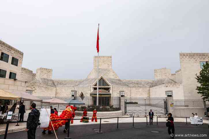Buddhas and Dinosaur Bones Among Dozens of Smuggled Artifacts Repatriated to China